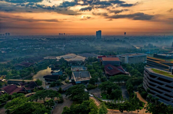 Layanan cloud komputing alternatif Google Cloud Platform di Indonesia menawarkan solusi lokal yang lebih terjangkau bagi kebutuhan penyimpanan data dan pengolahan aplikasi bisnis