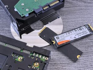 Hosting dengan penyimpanan NVMe SSD tercepat 2026 (Target untuk pengguna yang butuh performa tinggi).