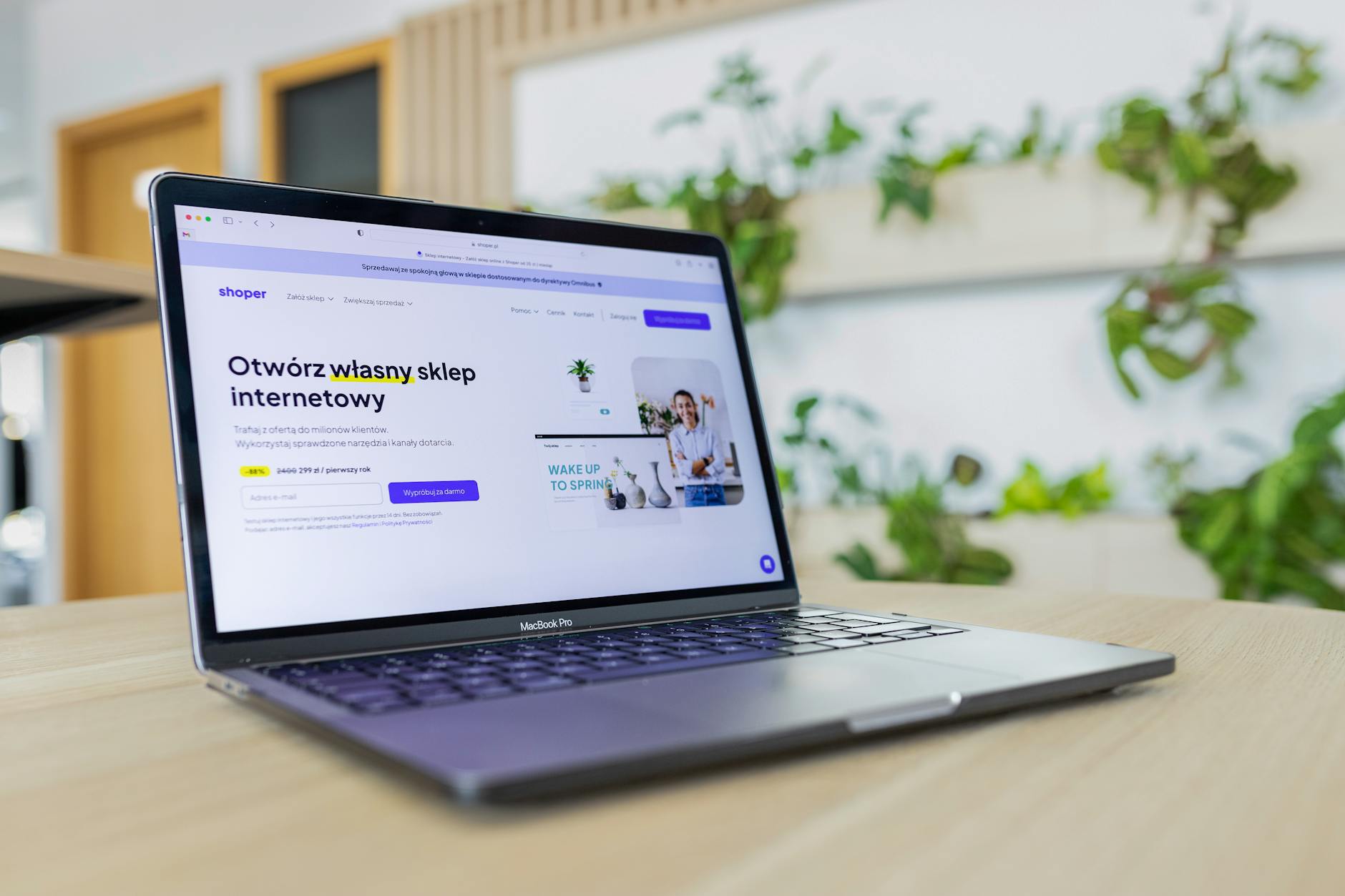 Web design trends 2026 (Menarik pembaca yang ingin memperbarui tampilan situs mereka).