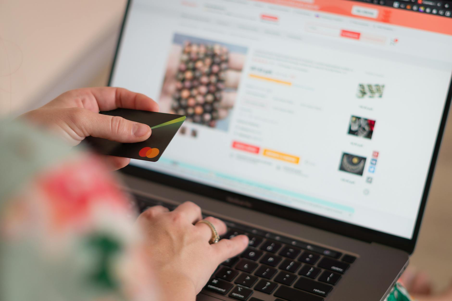 Tips memilih hosting untuk toko online besar (Target audiens e-commerce dengan kebutuhan trafik tinggi).