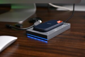 Hosting dengan penyimpanan NVMe SSD tercepat 2026 (Target untuk pengguna yang butuh performa tinggi).