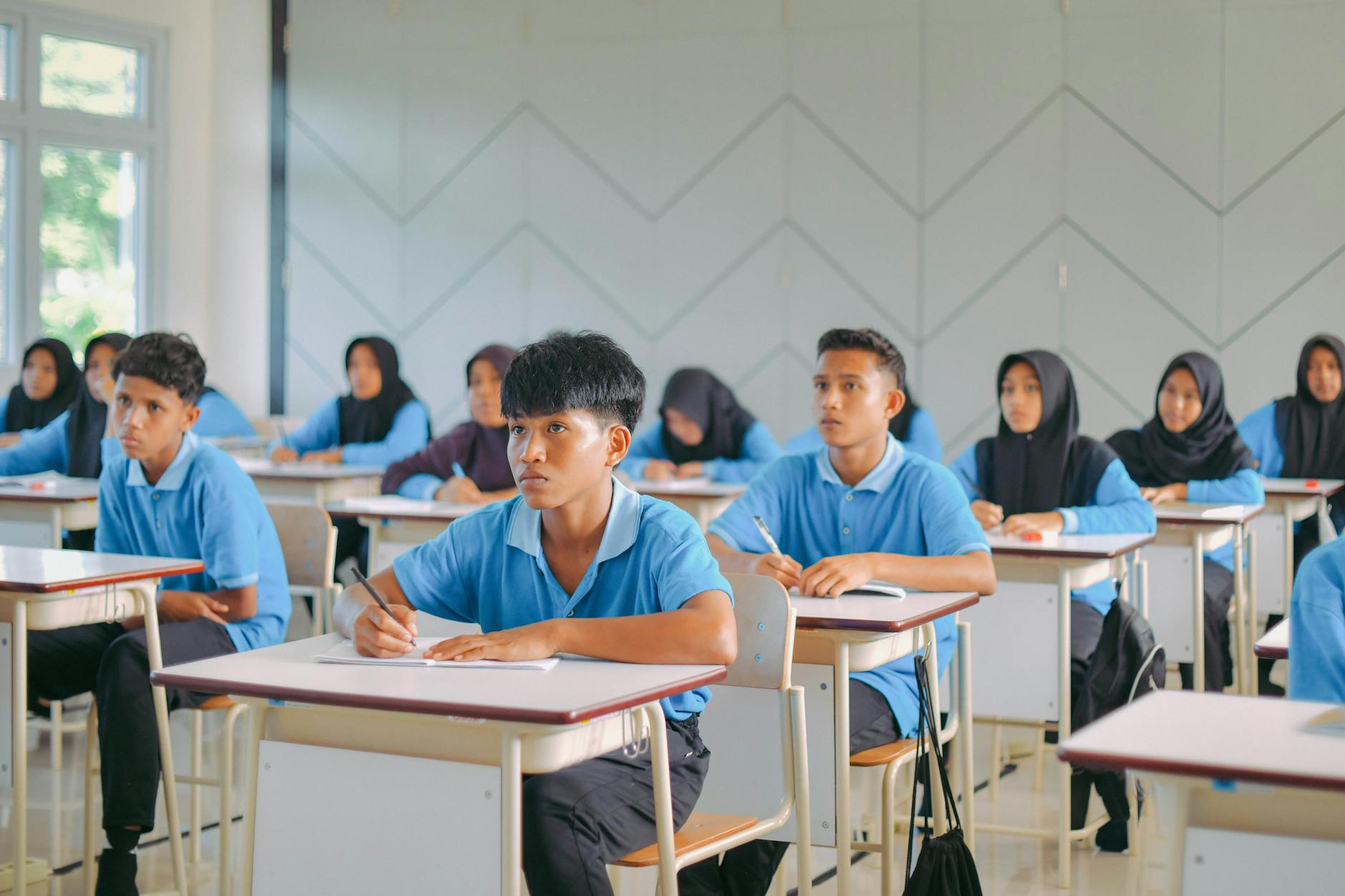 Hosting gratis untuk belajar website (Menargetkan pelajar atau pebisnis baru dengan budget minim).