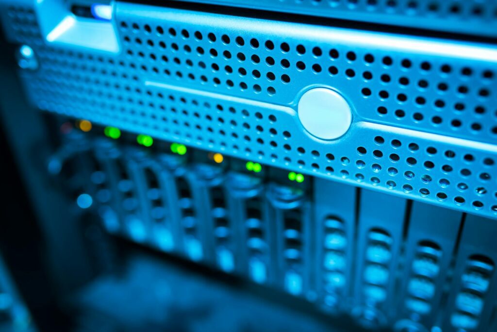 Managed WordPress hosting vs Shared hosting (Fokus pada optimasi platform tertentu).