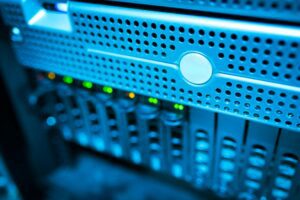 Managed WordPress hosting vs Shared hosting (Fokus pada optimasi platform tertentu).