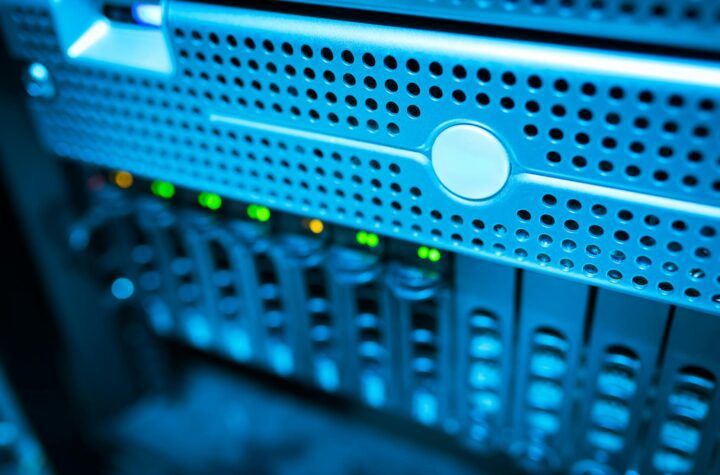 Managed WordPress hosting vs Shared hosting (Fokus pada optimasi platform tertentu).