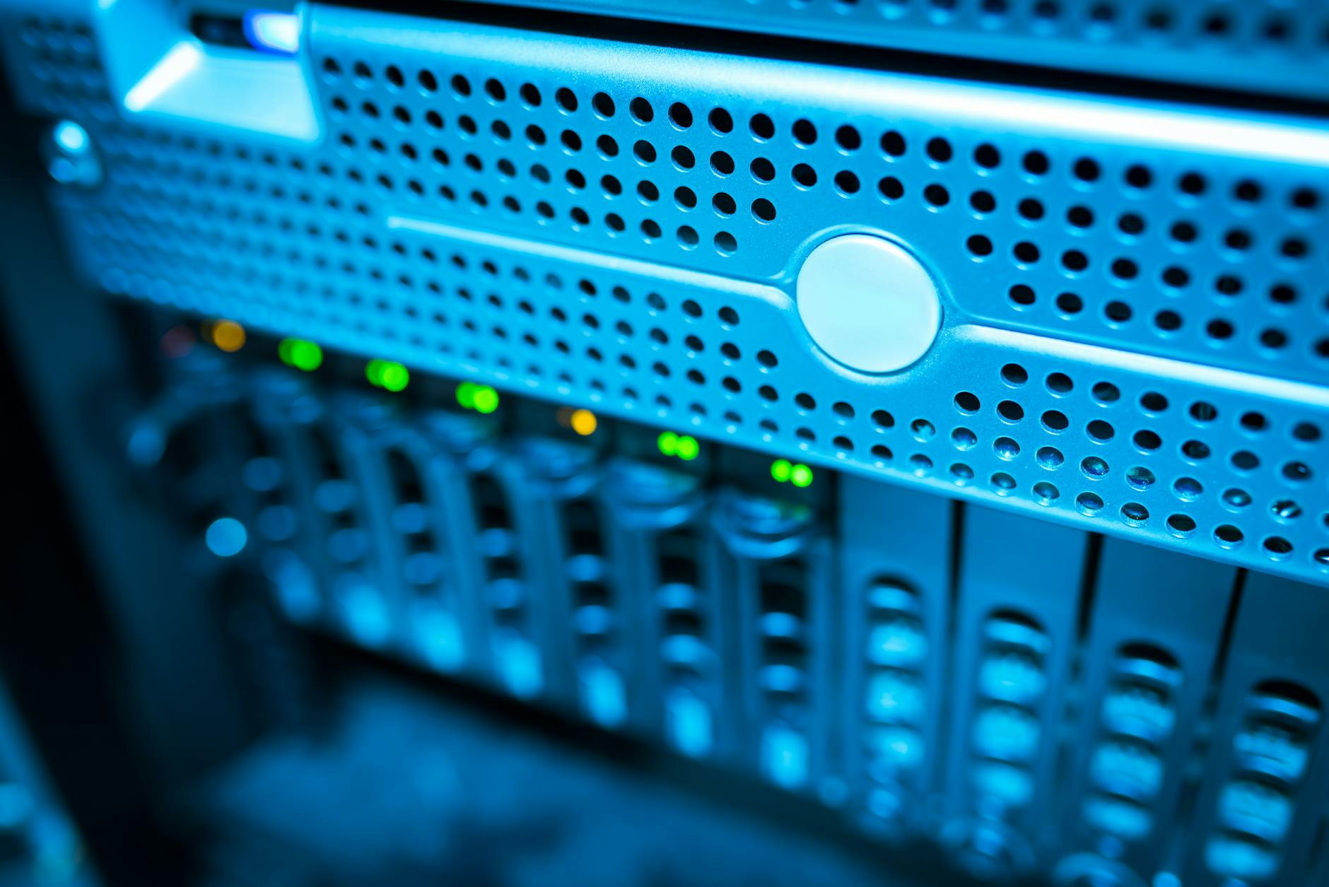 Managed WordPress hosting vs Shared hosting (Fokus pada optimasi platform tertentu).