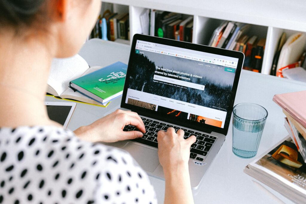 Rekomendasi hosting untuk LMS (Learning Management System) (Sangat dicari oleh institusi pendidikan atau pembuat kursus online).