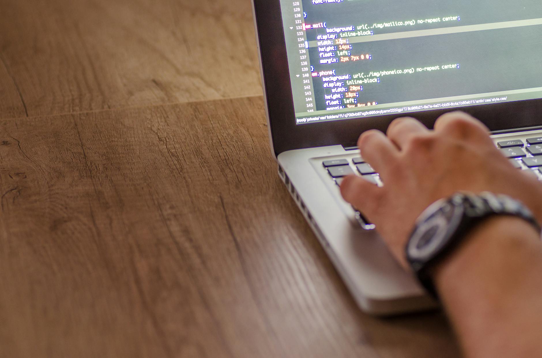 Implementasi Zero Trust Architecture pada web hosting (Keamanan tingkat enterprise untuk website kecil).
